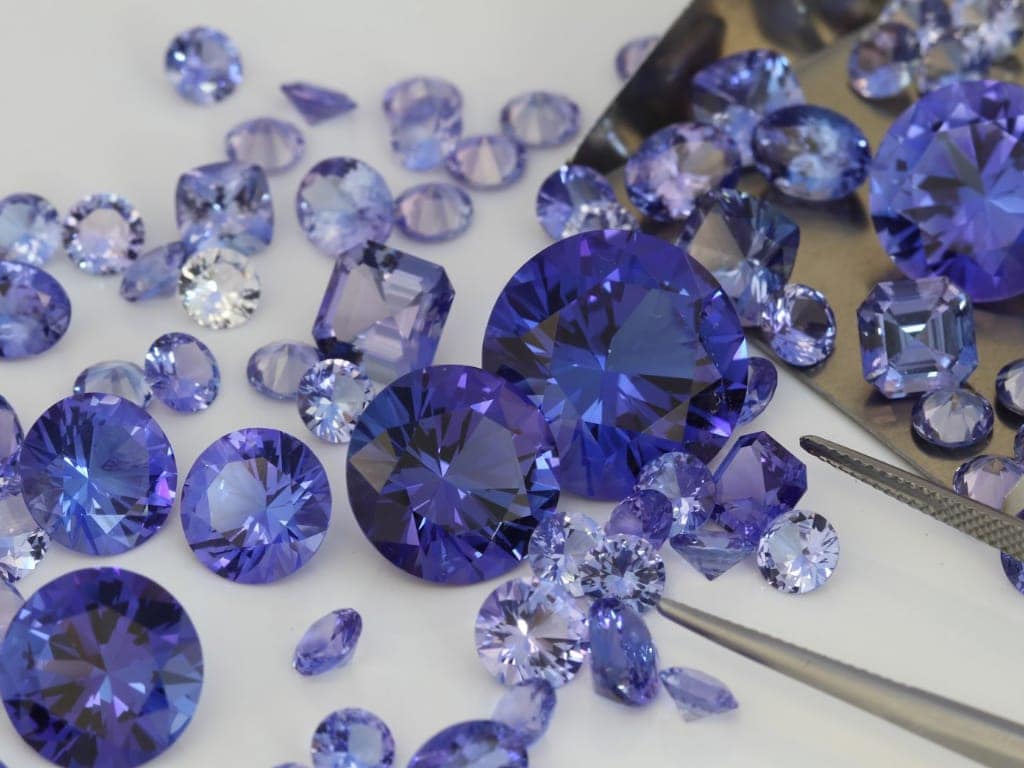 A collection of loose Custom jewelry of tanzanite stones