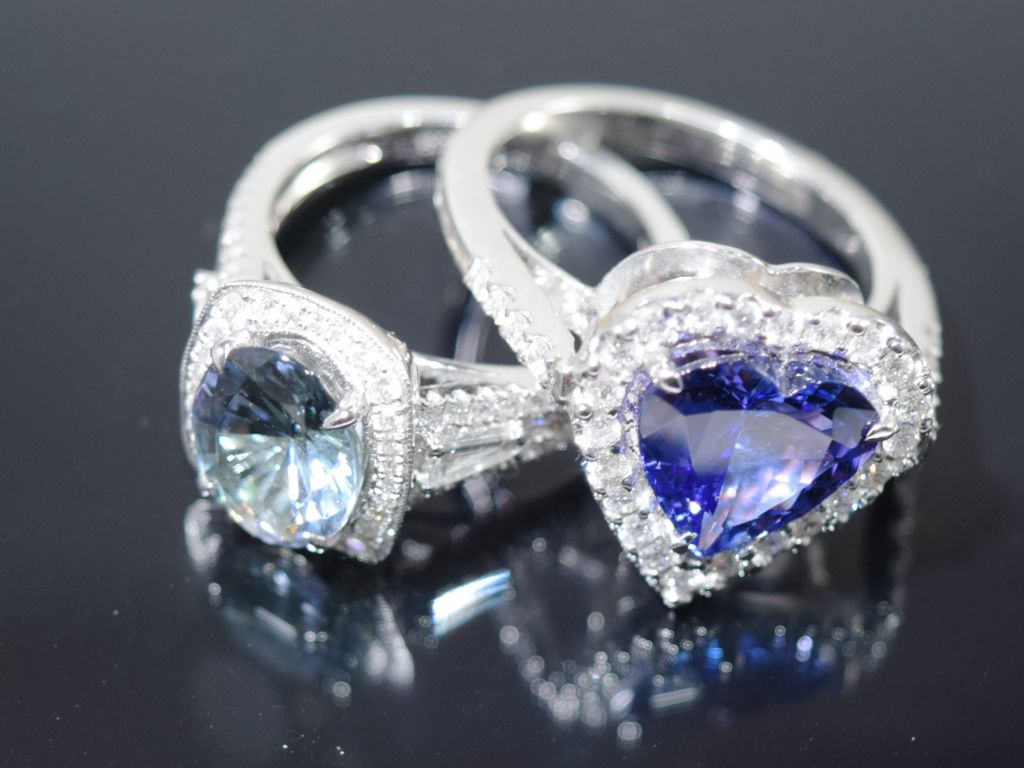 Um lindo anel de noivado tanzanita