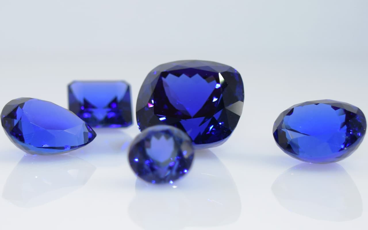 The different shapes of the tanzanite stone